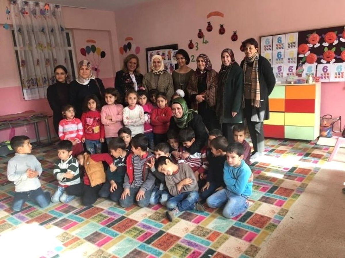 Ak Partili Kadınlardan Öğrencilere Yardım