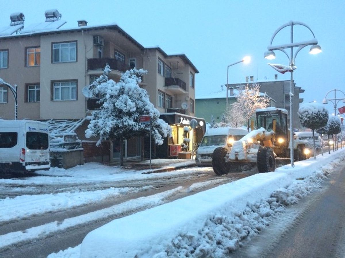 Altınova\'da Okullar Bir Gün Tatil