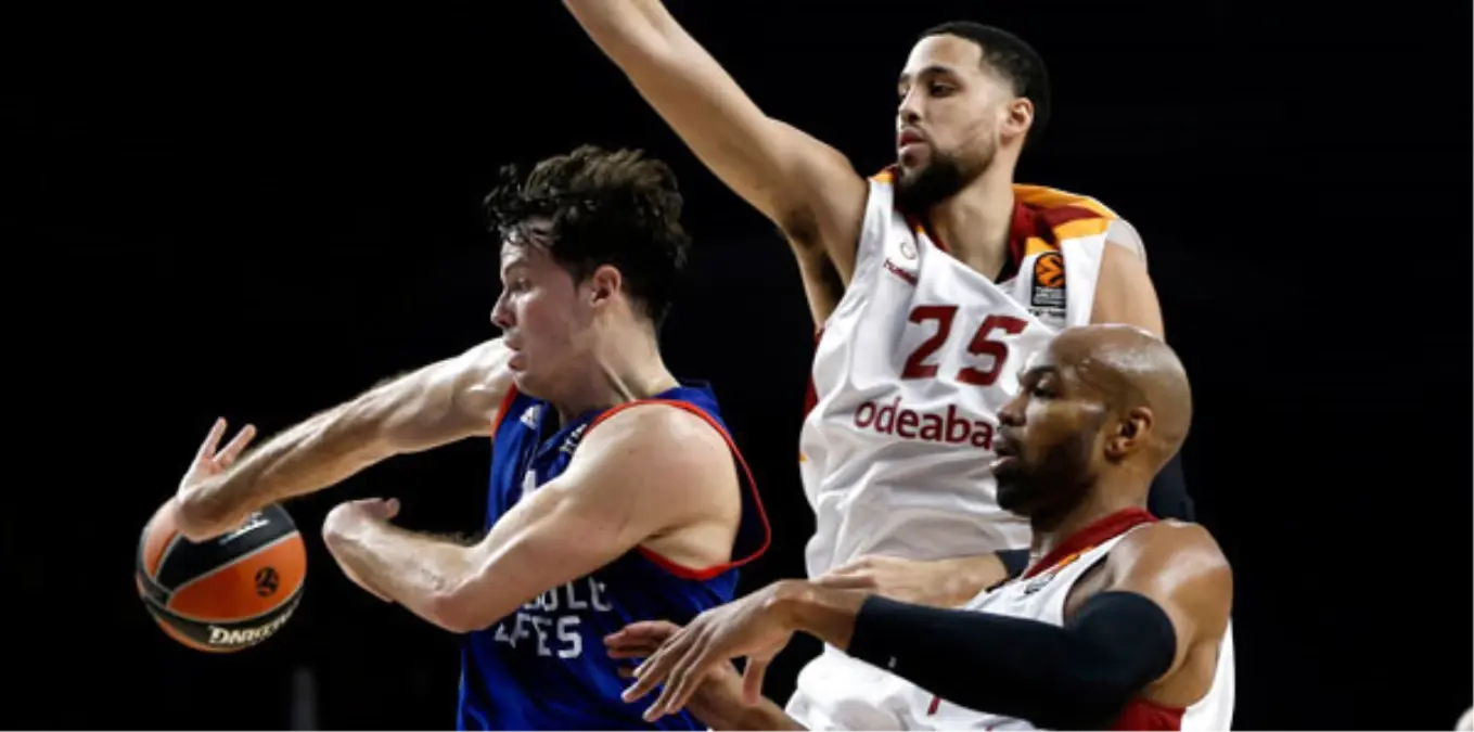 Anadolu Efes - Galatasaray Odeabank: 80-77