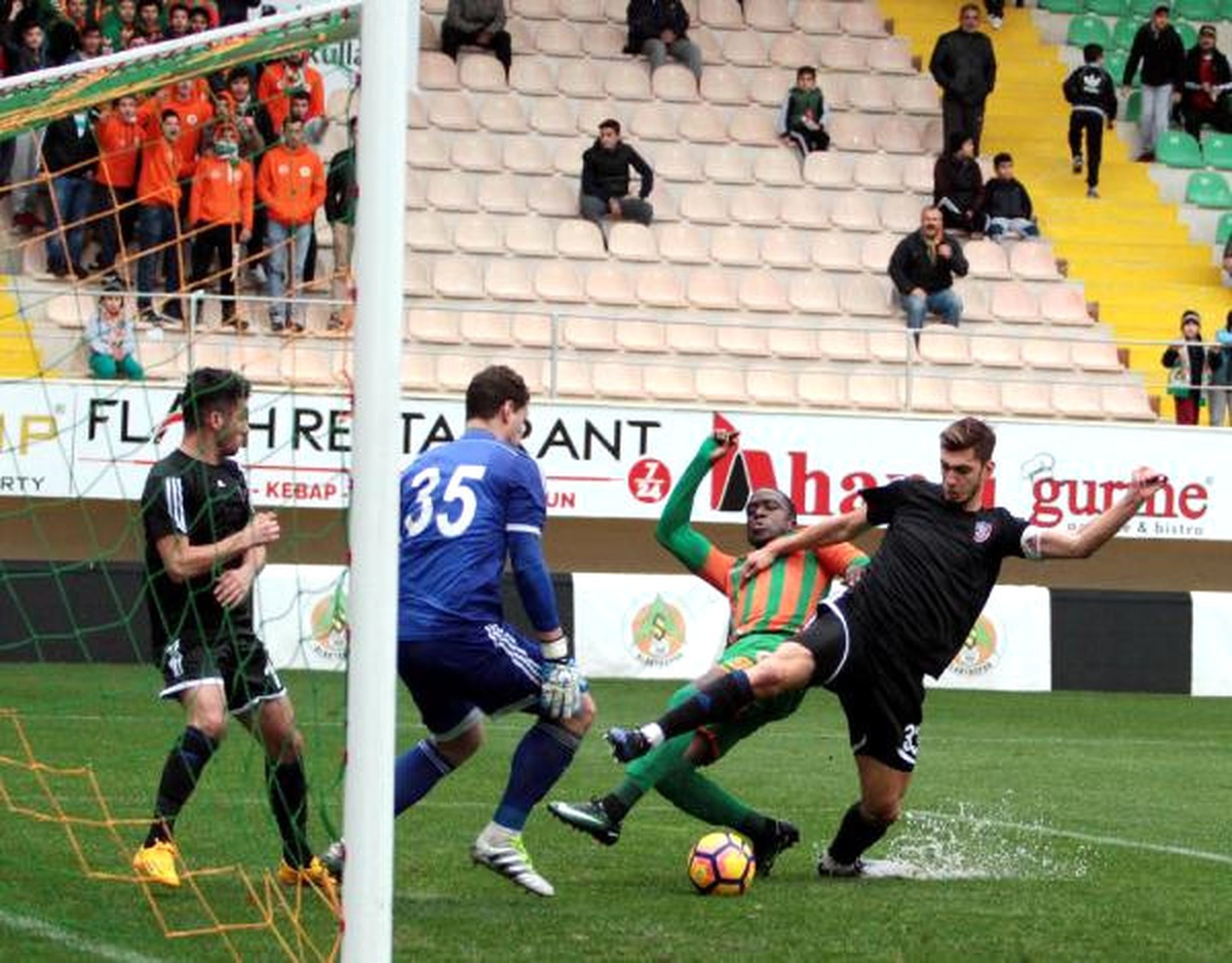Aytemiz Alanyaspor, Kardemir Karabükspor\'u Farklı Yendi