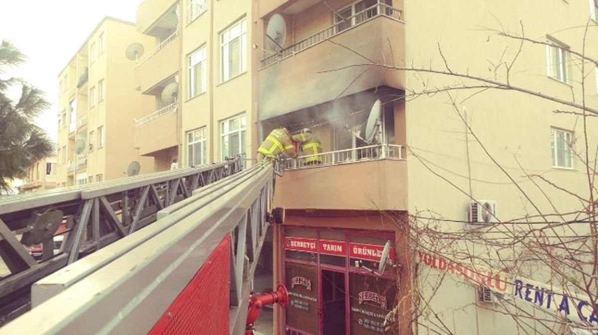 Ayvalık\'ta Balkonda Yangın Çıktı