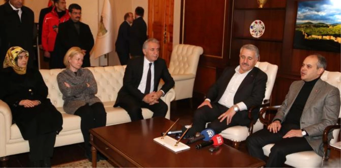 Bakanlar Arslan ve Kılıç, AK Parti Kars Il Başkanlığını Ziyaret Etti