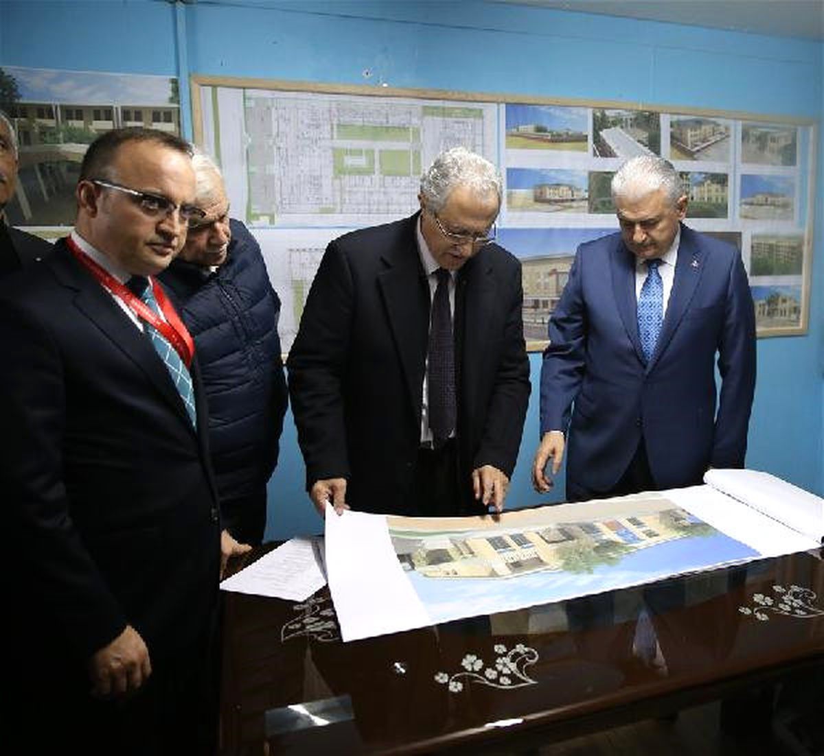Başbakan Yıldırım, Bağdat\'ta İnşaatı Süren Türk Büyükelçiliği Binasını Gezdi