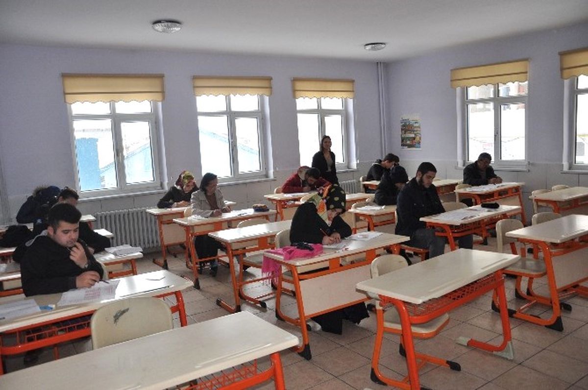 Bozüyük\'te Açık Ortaokul ve Lise Sınavları Yapıldı