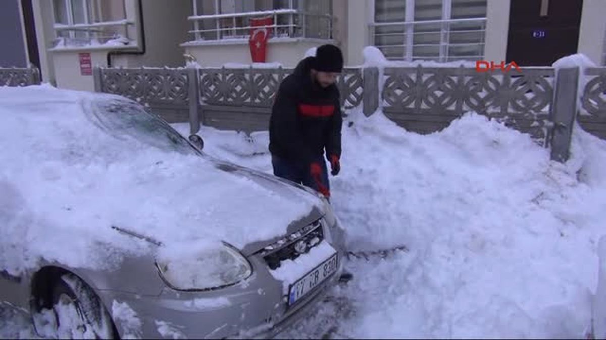 Çanakkale Kar Yağışı Biga\'da Hayatı Olumsuz Etkiliyor