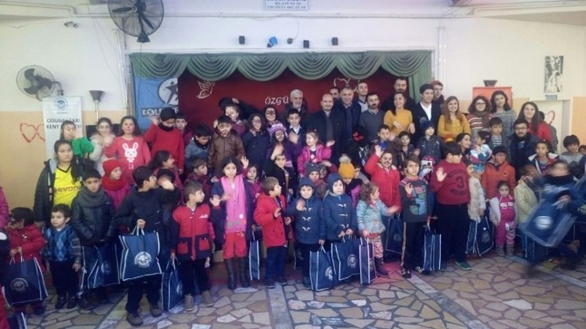 Eskişehir Hacı Bektaş Veli Kültür Sosyal ve Yardımlaşma Derneği\'nden Oyuncak Kampanyası