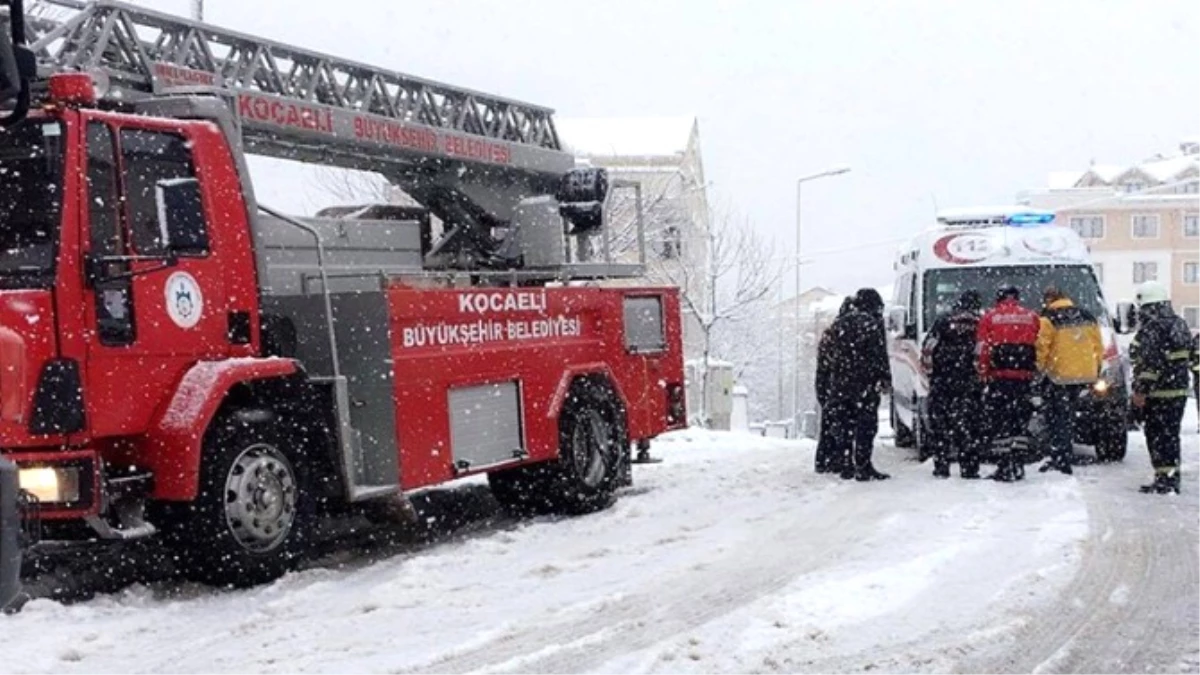 İnşaat Önündeki Demirleri Fark Edemeyince Demirlere Saplandı