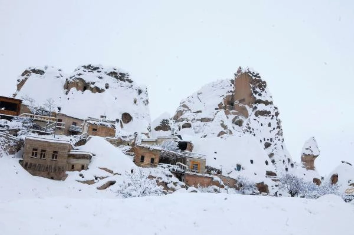 Kapadokya\'da Kar Görsel Şölen Oluşturdu