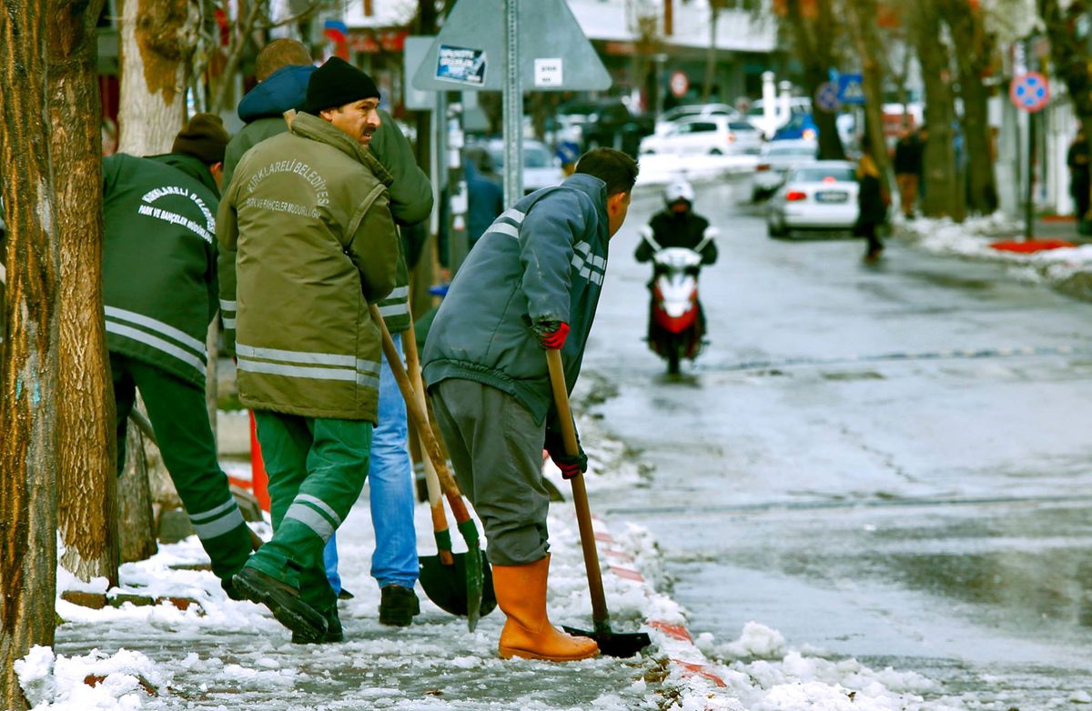 Kırklareli\'de Kar Temizleme Çalışmaları