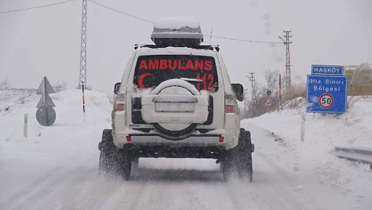 Köyde Mahsur Kalan Hasta, Paletli Ambulansla Kurtarıldı
