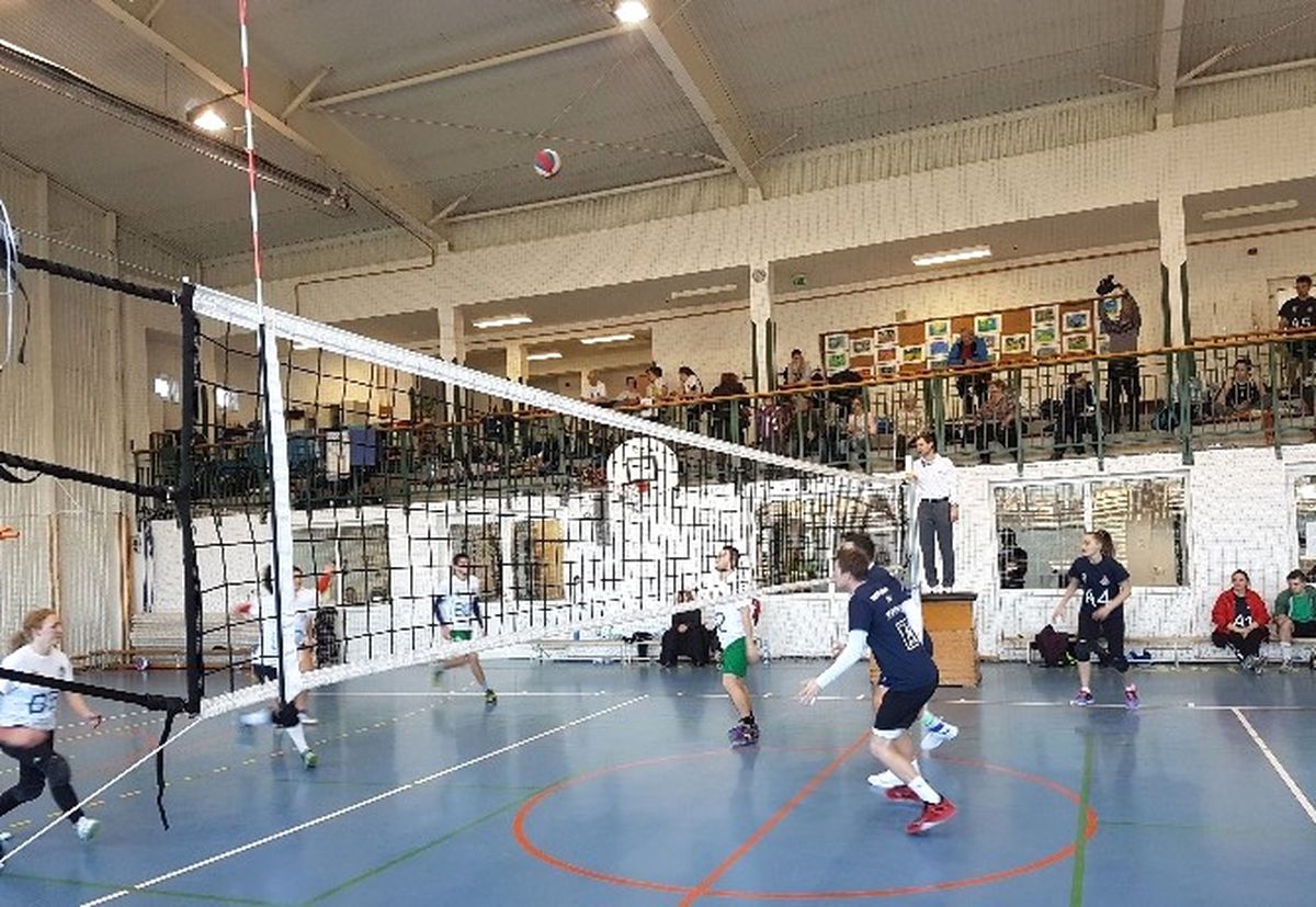 Macaristan\'da Mutluluk İçin 2017 Dakika Voleybol Oynandı
