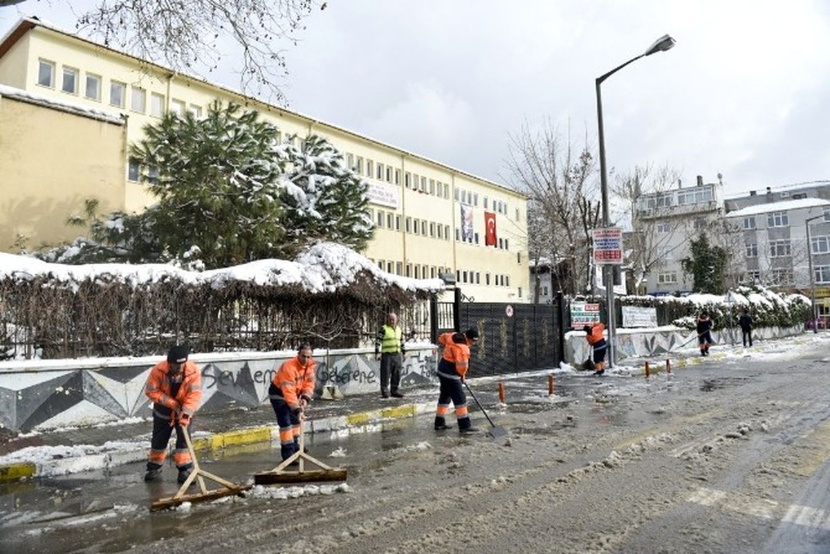 Maltepe\'de Karla Mücadele Aralıksız Sürüyor