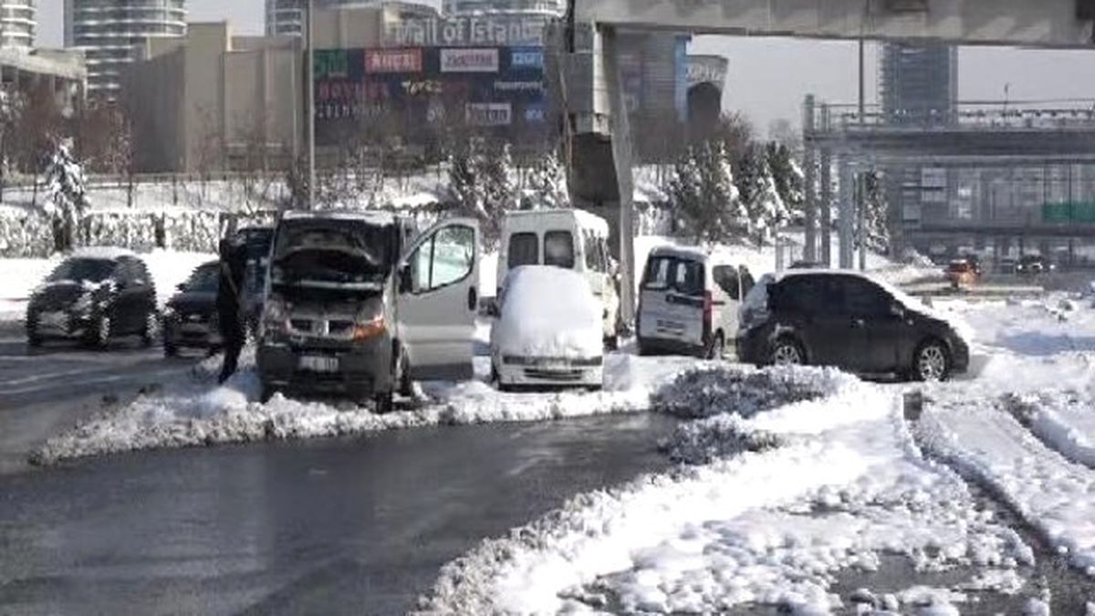 Otomobillerini Tem\'de Terketmek Zorunda Kalmışlardı