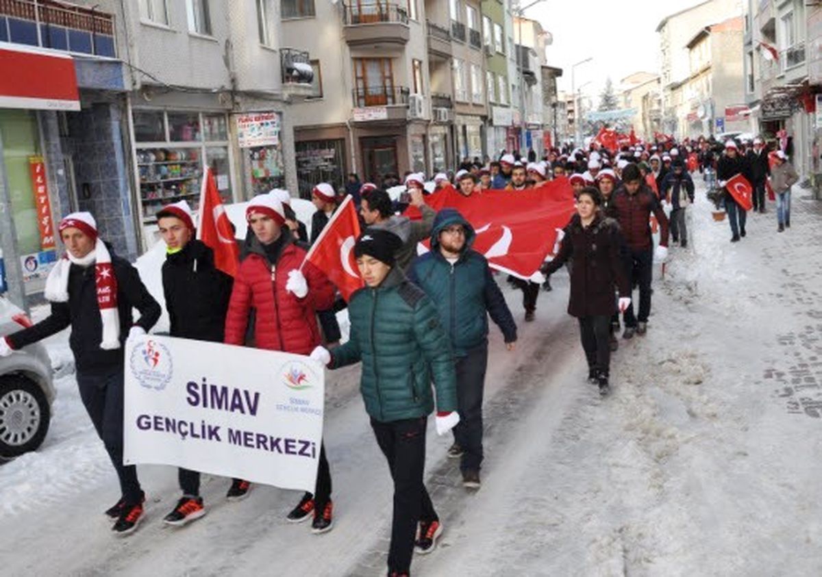 Simav\'da Sarıkamış Şehitleri İçin Yürüyüş Yapıldı