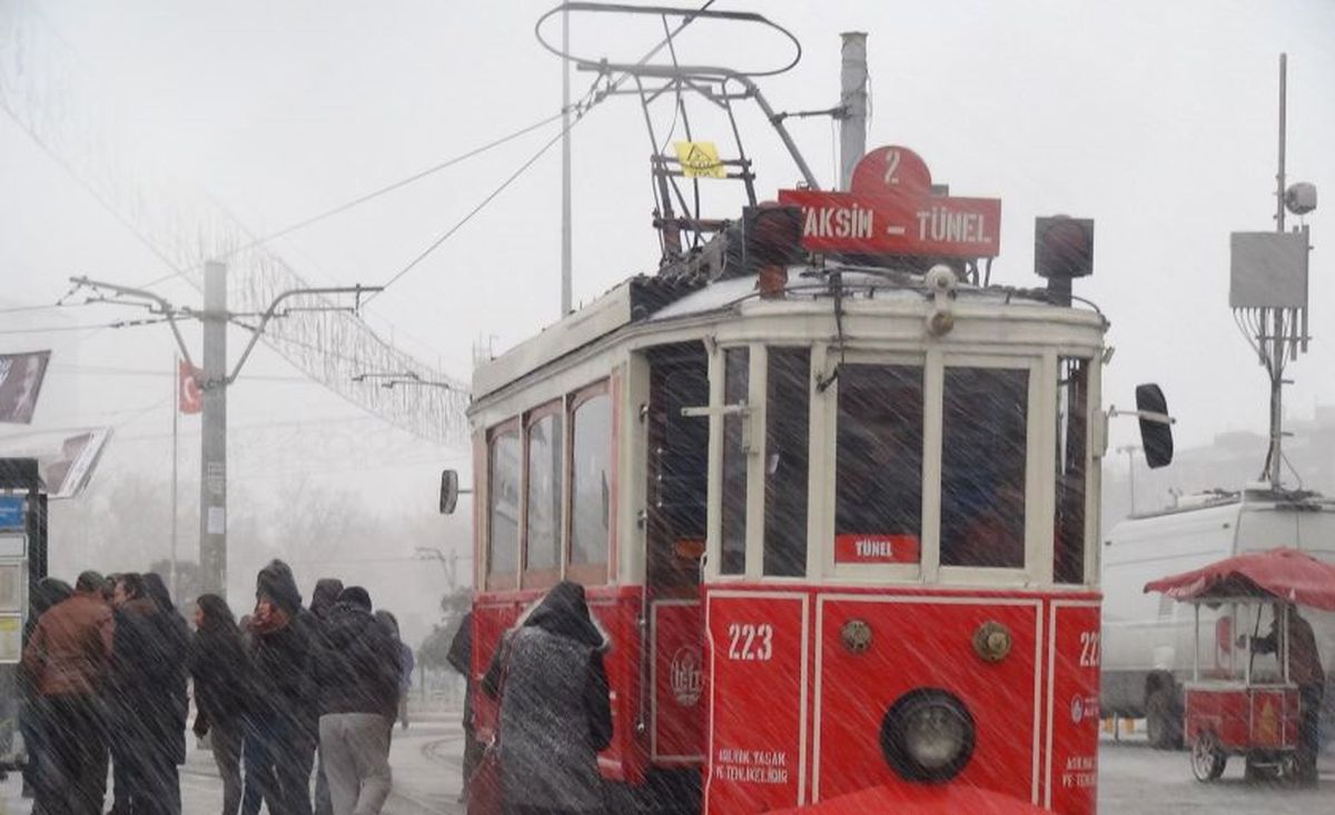Taksim\'de \'Kar\' Selfiesi