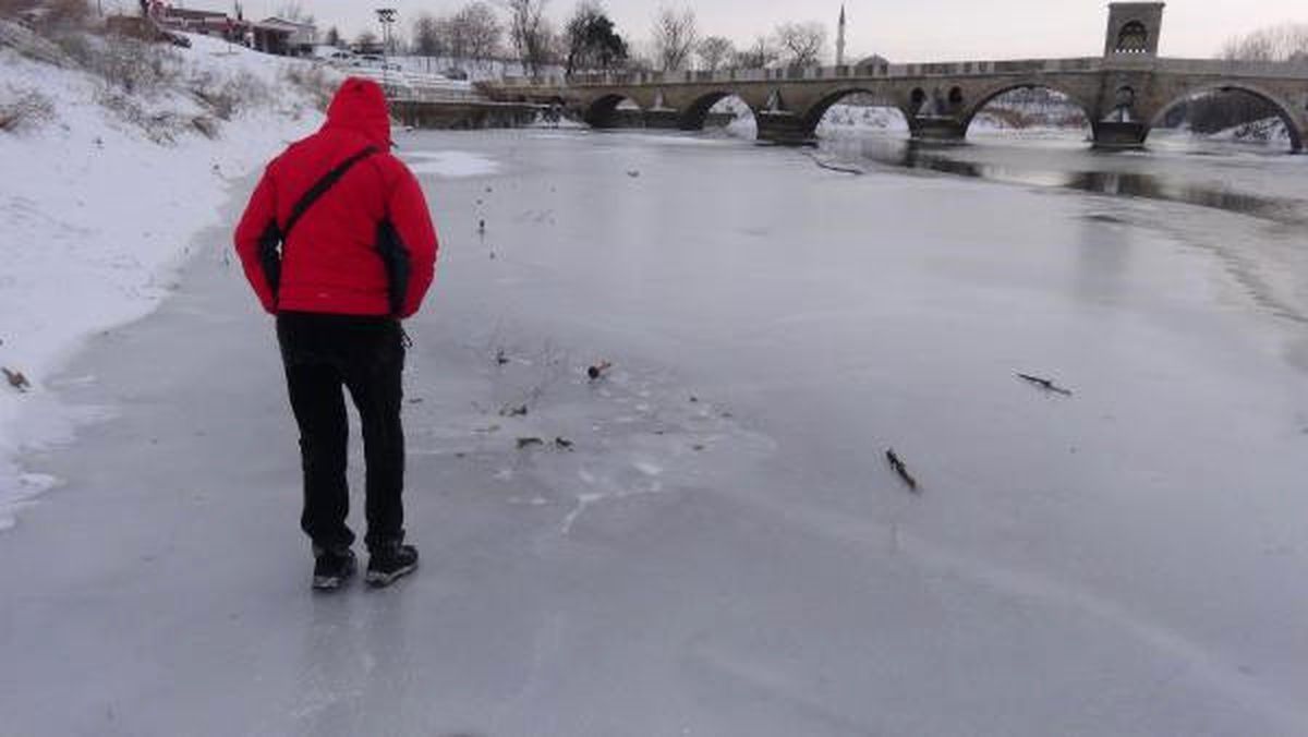 Tunca Nehri Buz Tuttu
