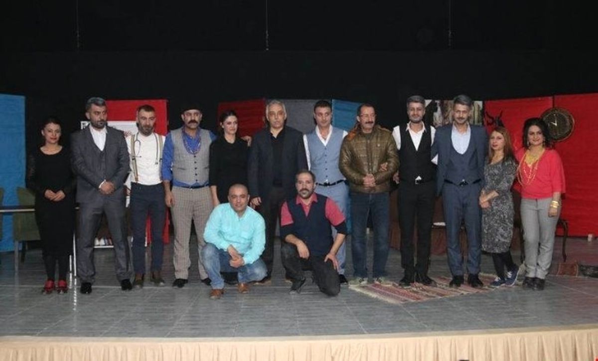 Vali Toprak Ailesi ile Birlikte Tiyatro İzledi