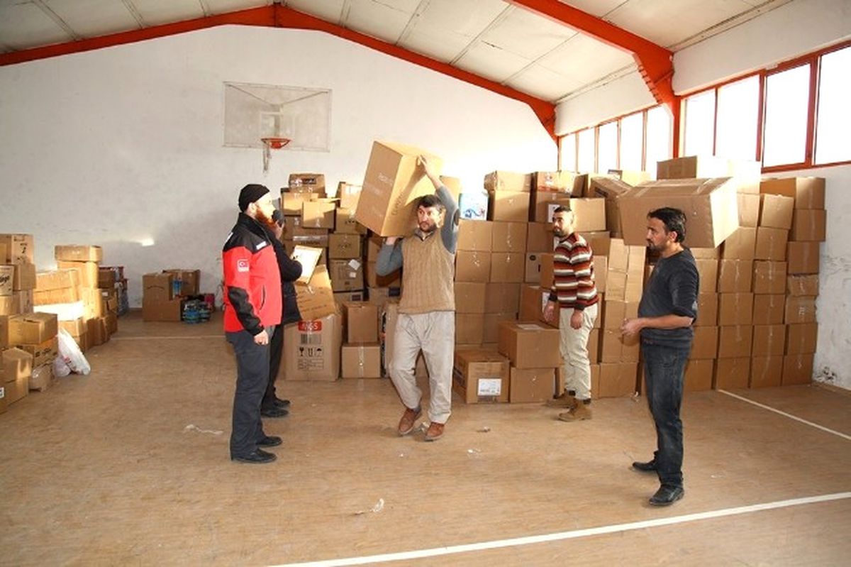 Yardım İçin Toplanan Tır\'lar Yola Çıktı