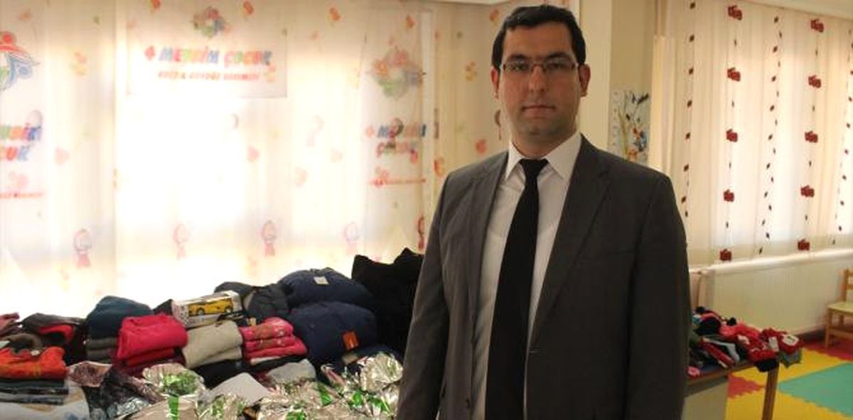 Yardım Kolilerine Resimlerini Koydular
