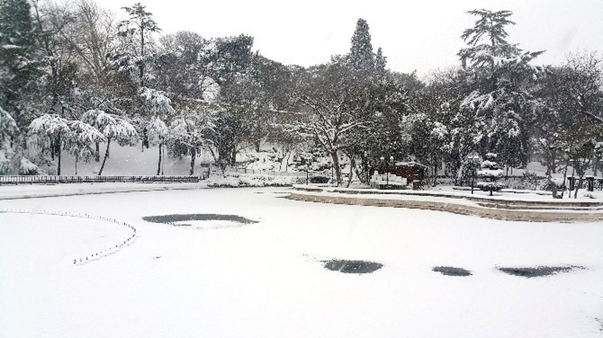 Yıldız Parkı\'nda Gölet Buz Tuttu