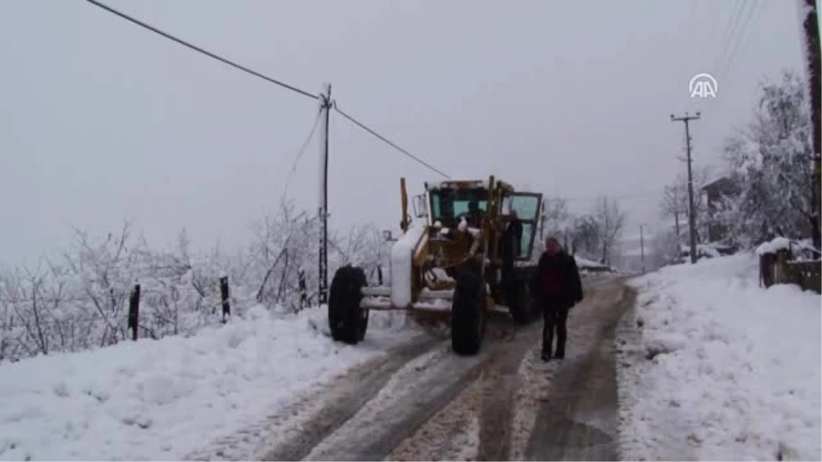 Yurtta Kış - Mahsur Kalan Minibüs Yolcuları Kurtarıldı