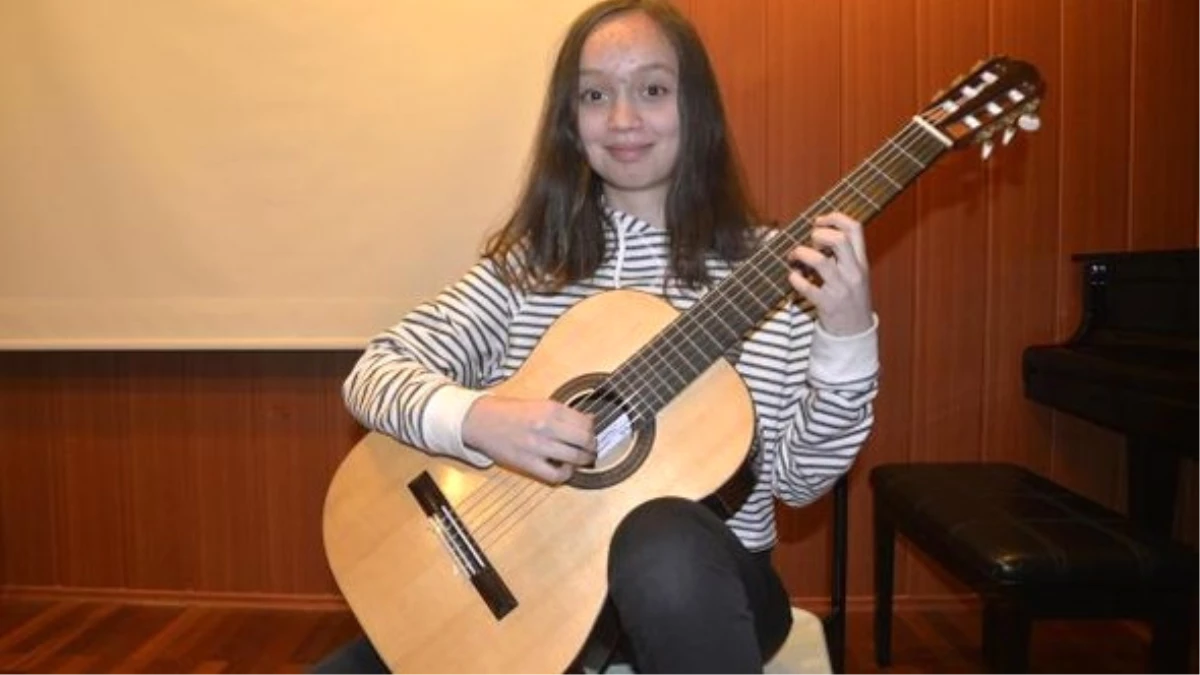 13 Yaşındaki Gitar Virtüözü Aylin, Romanya\'da Birinci Oldu