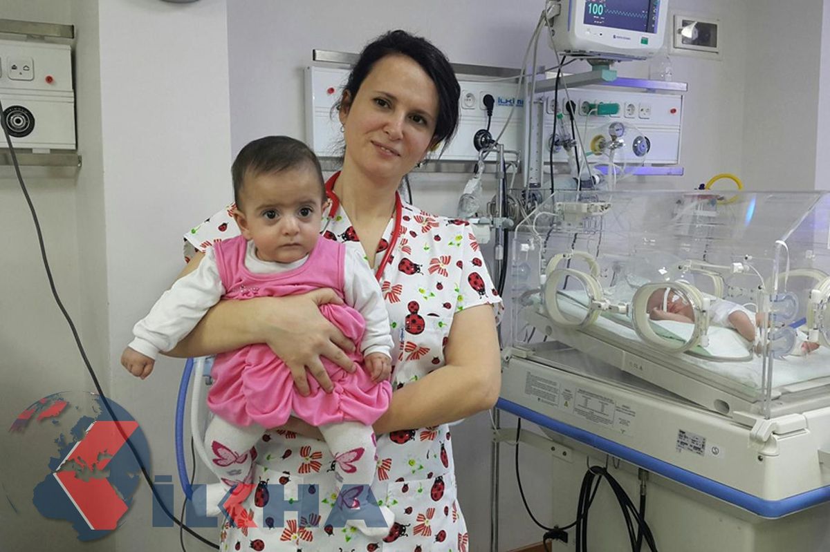 465 Gram Doğan Bebek Yaşama Tutundu