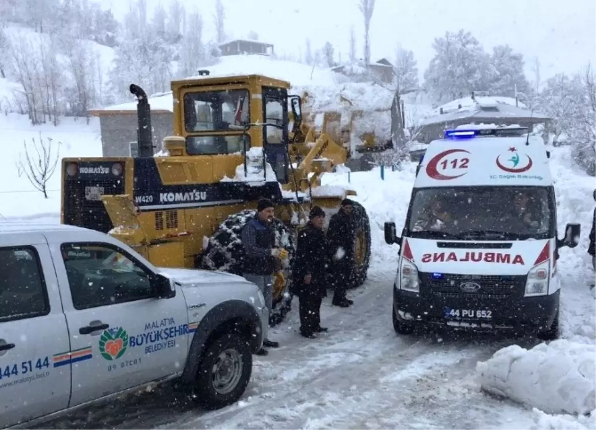 Ambulans Yolda Kalınca Devreye Belediye Ekipleri Girdi