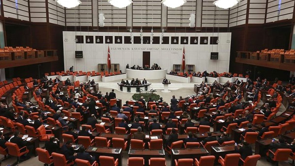 TBMM Usul Tartışmasıyla Açıldı