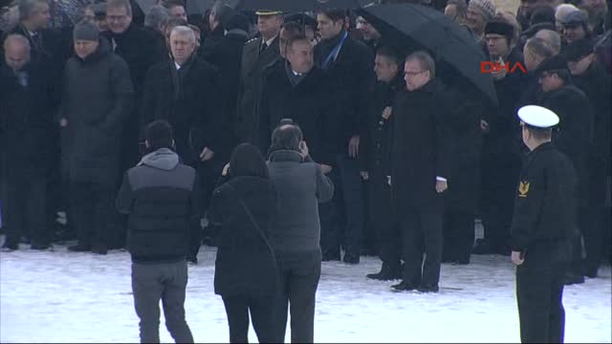 Bakan Çavuşoğlu ve Büyükelçiler Anıtkabir\'de