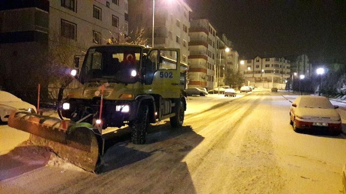 Başkent\'te Karla Mücadele Devam Ediyor