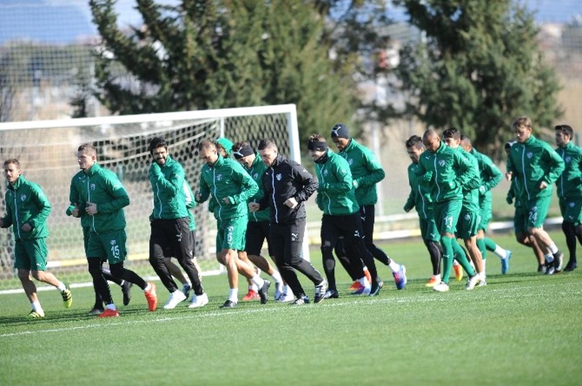 Bursaspor\'da Batalla Kanlar İçinde Antrenmanı Yarıda Bıraktı
