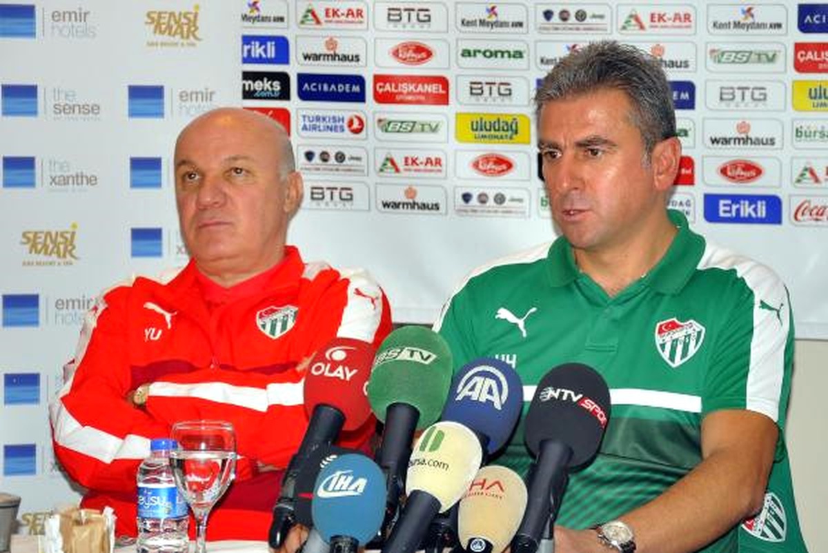 Bursaspor Teknik Direktörü: "Uyum Sağlayacak Oyuncu Arıyoruz"