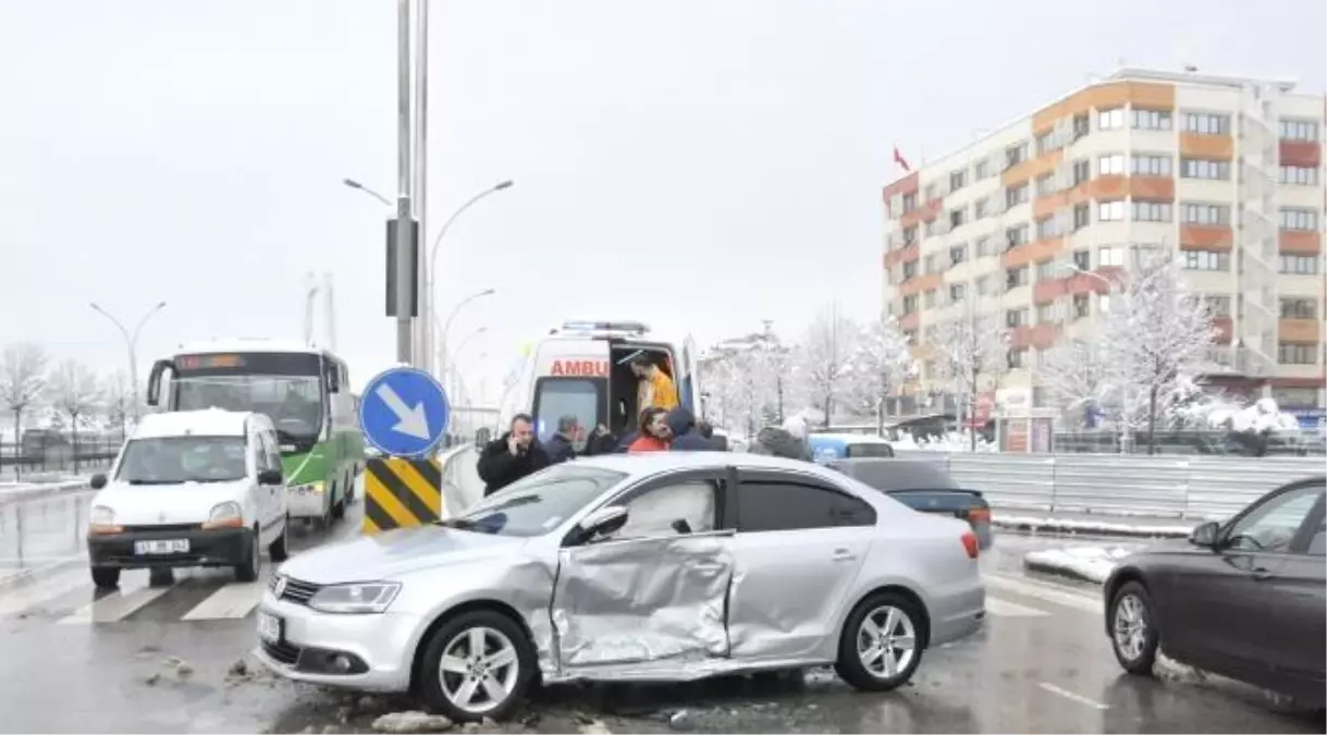 Cip ile Otomobil Çarpıştı: 1 Yaralı