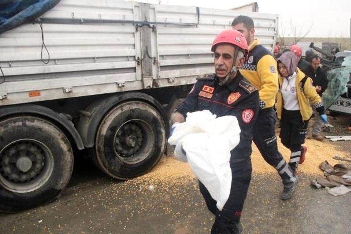 Çöp Kamyonu Kaza Yaptı, İşçinin Kopan Kolu Yarım Saat Sonra Bulunabildi