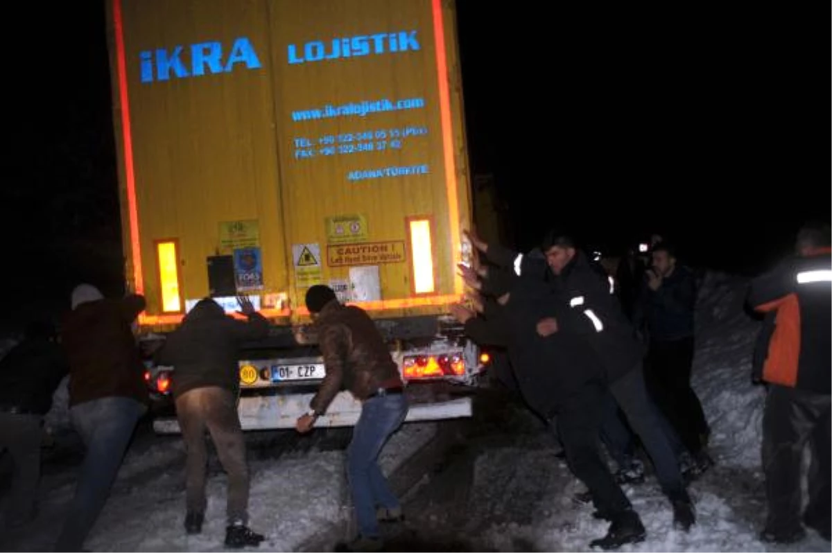 D-100 Karayolu Ulaşıma Kapandı, Araçlar Mahsur Kaldı (2)