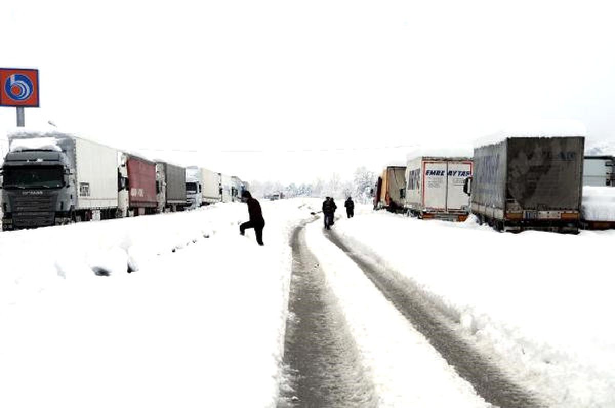 Dha Yurt;tokat\' Ta D-100 Karayolu Ulaşıma Kapandı, Araçlar Mahsur Kaldı