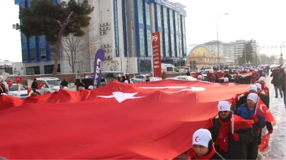 Edirne\'de Eksi 10 Derece Soğukta Sarıkamış Şehitleri Yürüyüşü