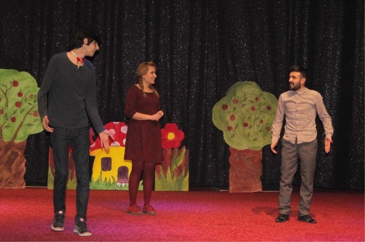Elazığ\'da "Şarlo Mutlu" Tiyatro Oyunu Çocuklarla Buluştu