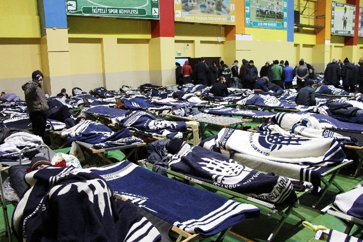 Evsizler, Kapalı Spor Salonunda Ağırlanıyor