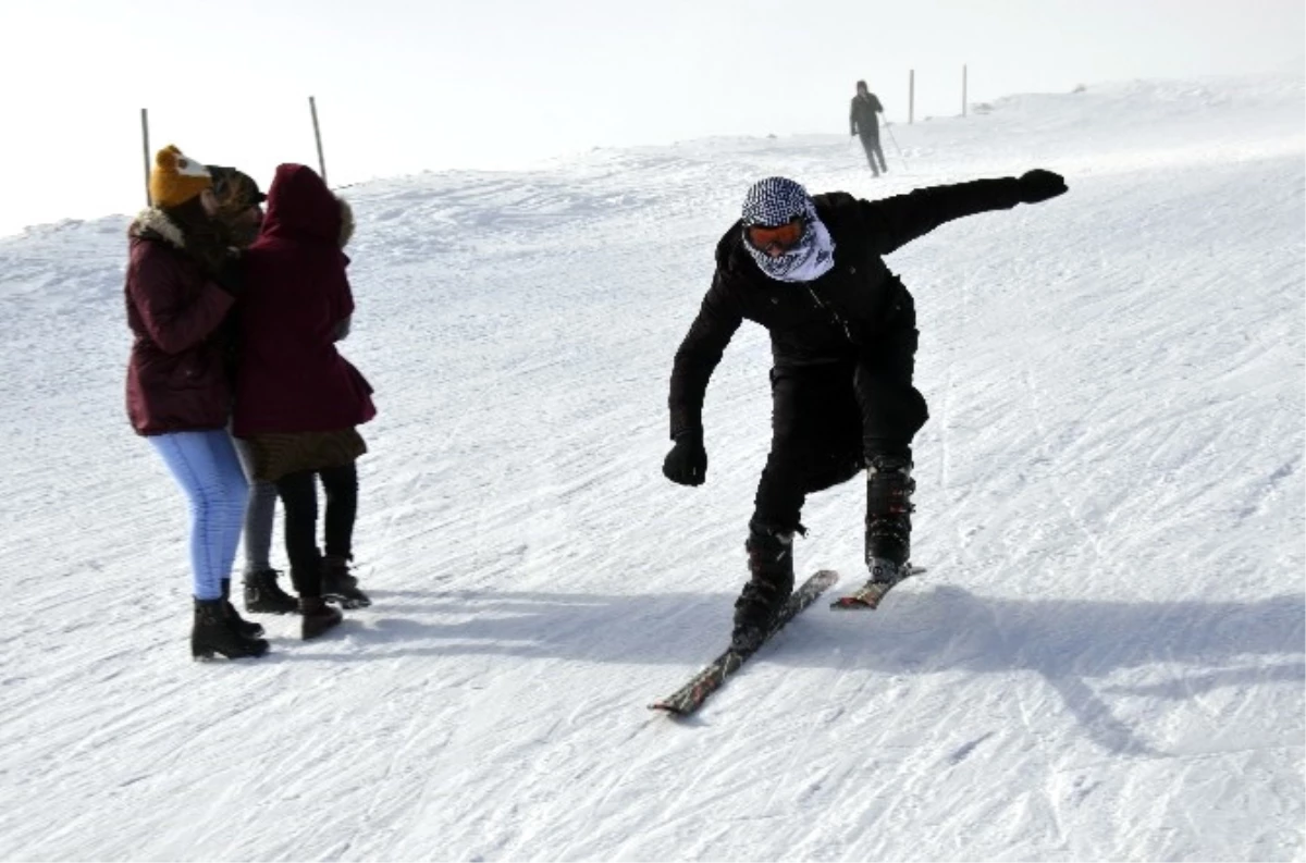 Güneydoğu\'nun Tek Kayak Merkezi Karacadağ\'da Şalvarla Kayak!