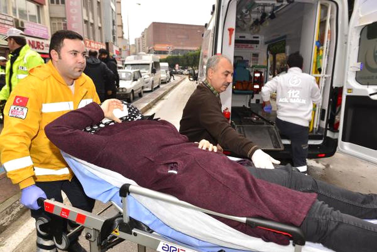 Adana\'da İmamın Eşi, Kaçtığı Çocukluk Aşkı Tarafından Vuruldu