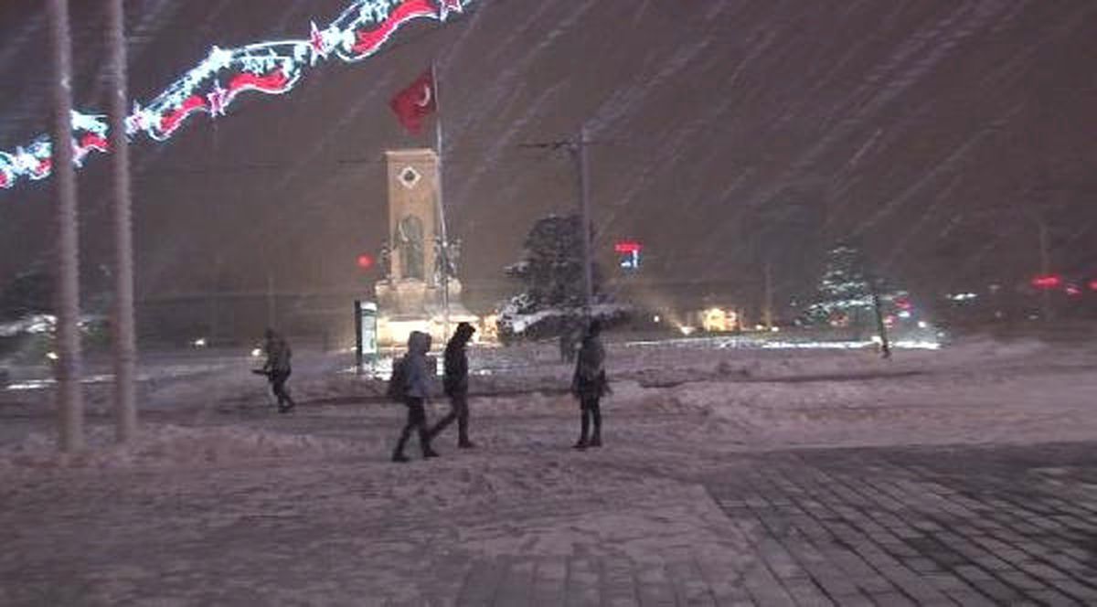 İstanbul\'da Kar Yağışı Bu Gece de Etkili Oldu