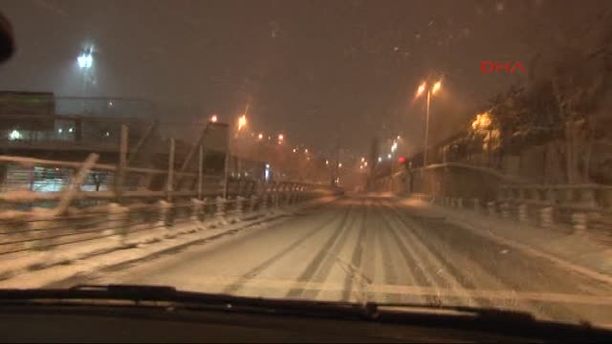 Istanbul\'da Kar Yağışı Bu Gece de Etkili Oldu