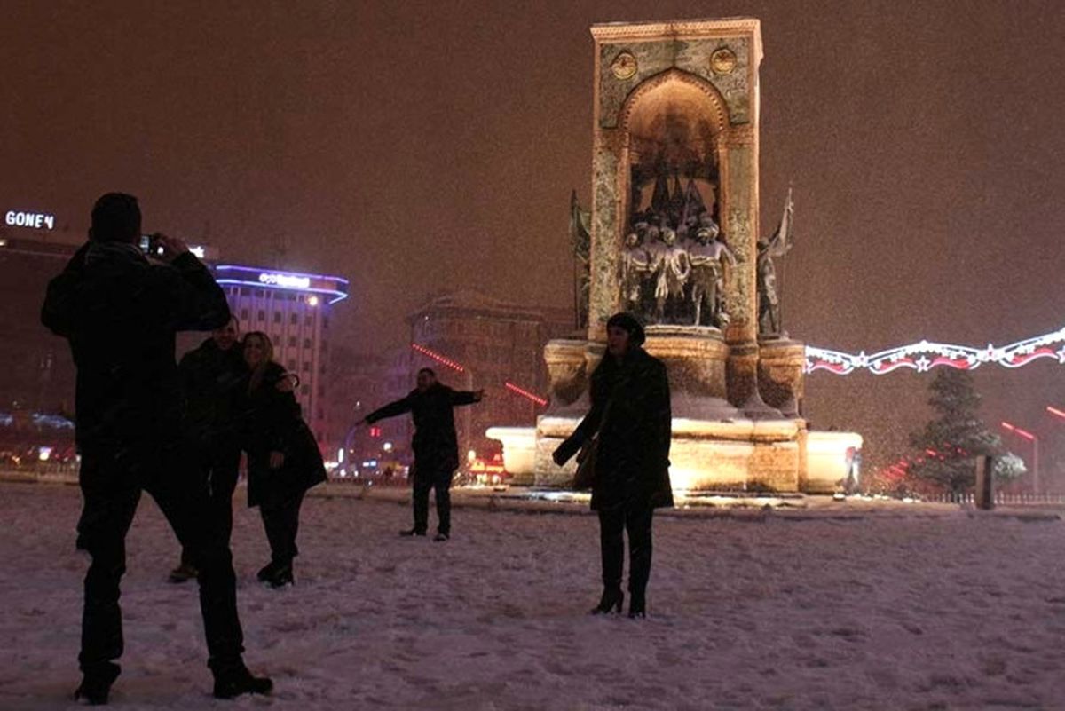 İstanbul\'da Kar Yağışı Bu Gece de Etkili Oldu (Ek)