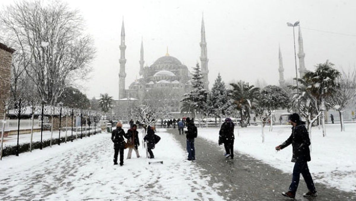 İstanbul\'da Kar Yağışı Bugün de Devam Ediyor - 1