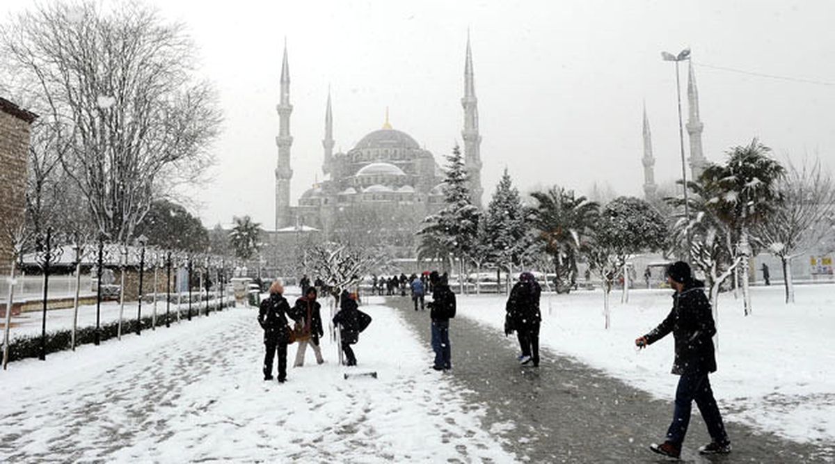 İstanbul\'da Kar Yağışı Bugün de Devam Ediyor - 2