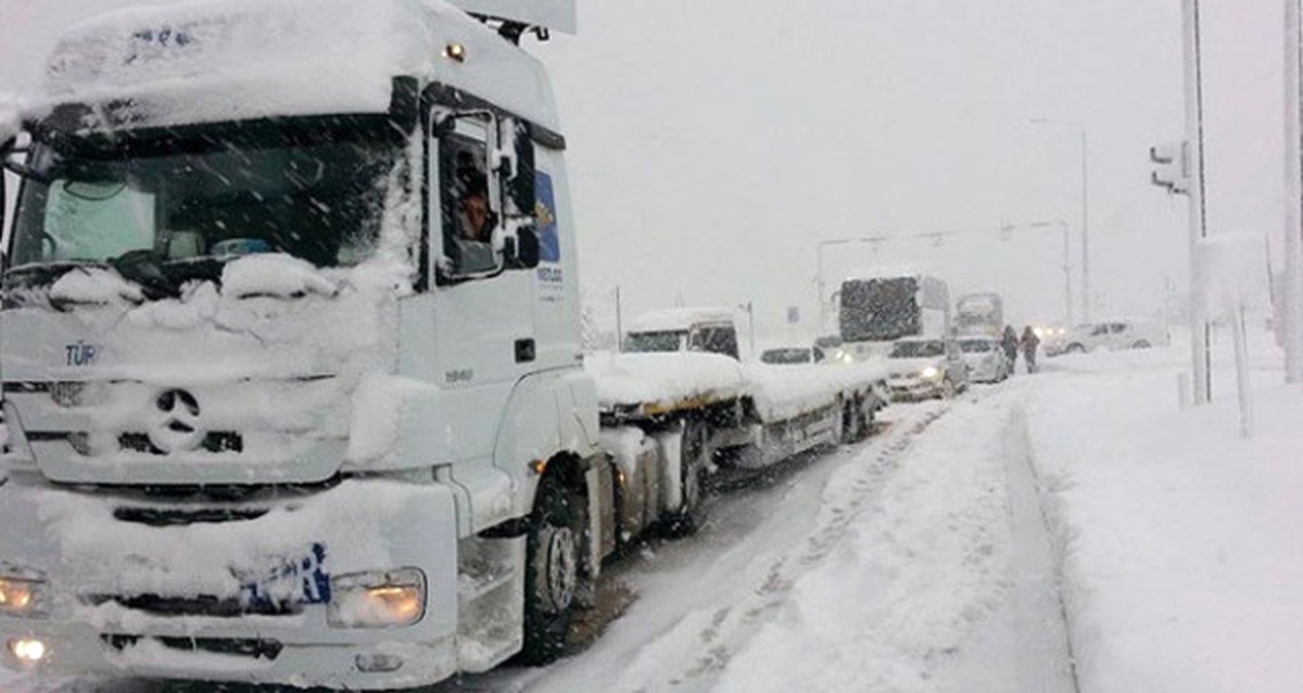 İstanbul Valiliği Kararıyla Tır\'lara Trafiğe Çıkış İzni Verildi