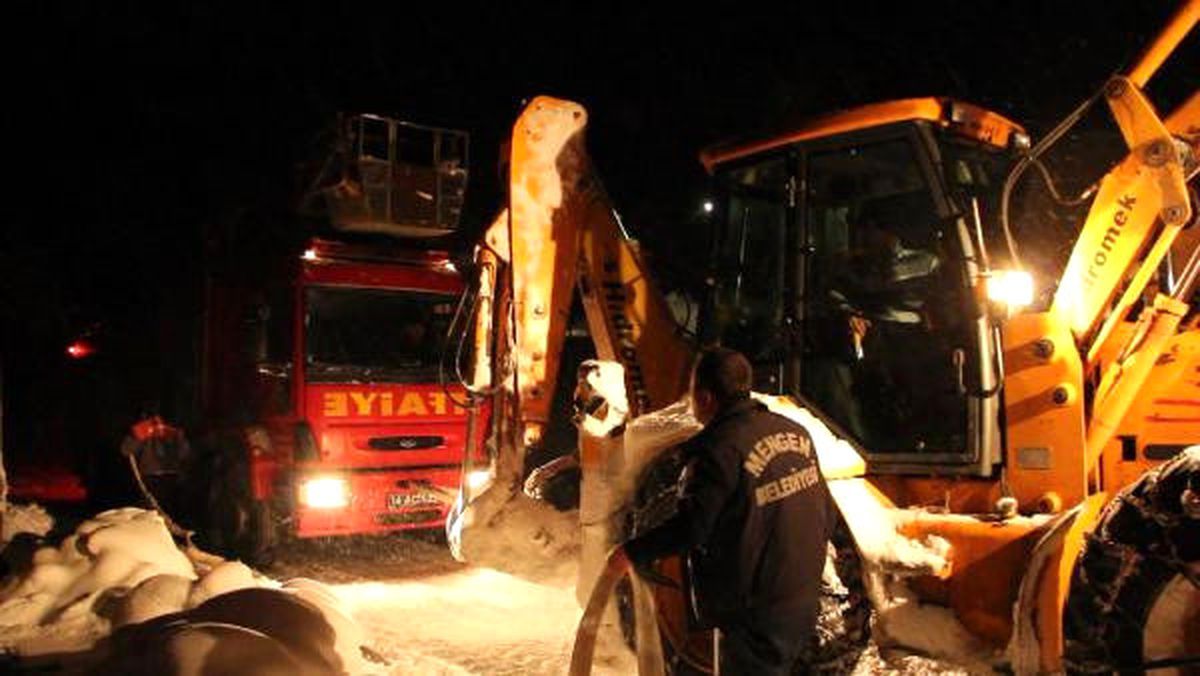 İtfaiye Kara Saplandı, 6 Konaklama Çadırı Kül Oldu
