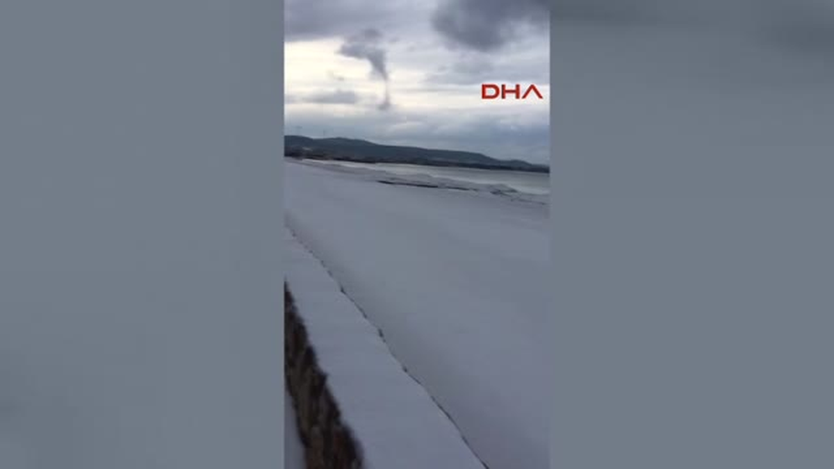 Izmir Ilıca Plajı, Karla Kaplandı